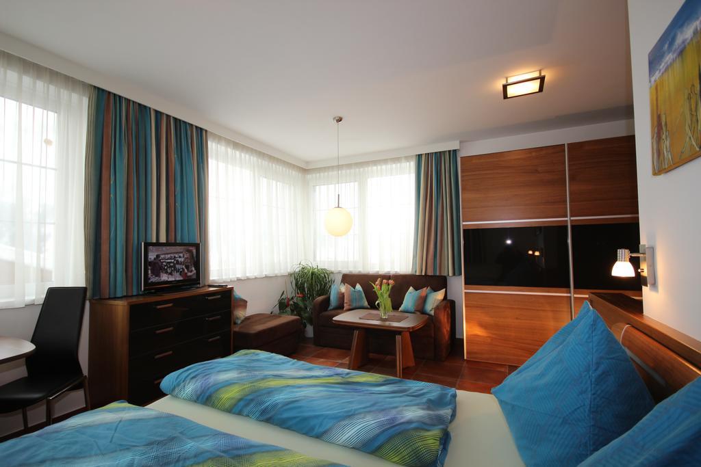 Apartments Schloss-Weissenstein-Strasse Матрей ин Остирол Екстериор снимка