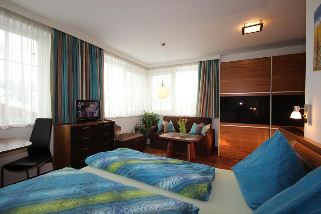 Apartments Schloss-Weissenstein-Strasse Матрей ин Остирол Екстериор снимка
